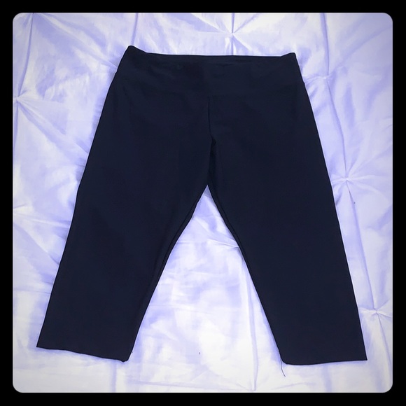 NWOT Bally Capri Workout Leggings - Picture 1 of 6